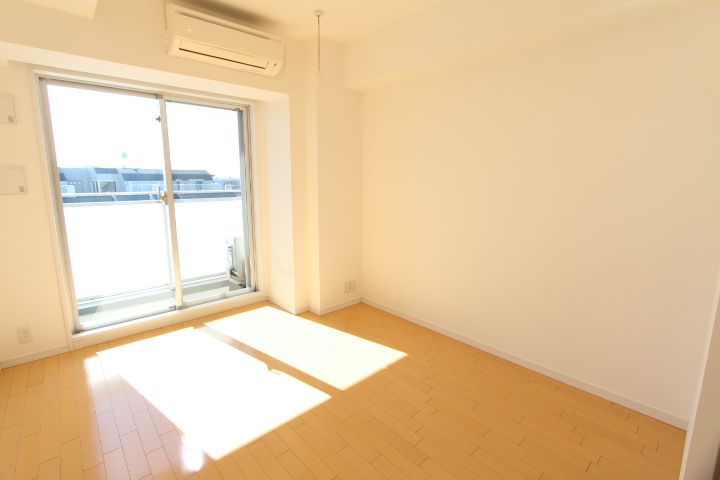 居室・リビング　内装カラーは部屋によって異なりますので現地にて確認下さい。※