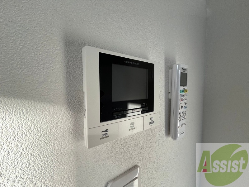 セキュリティ　モニタ付インターホンです。セキュリティ面も安心ですね！