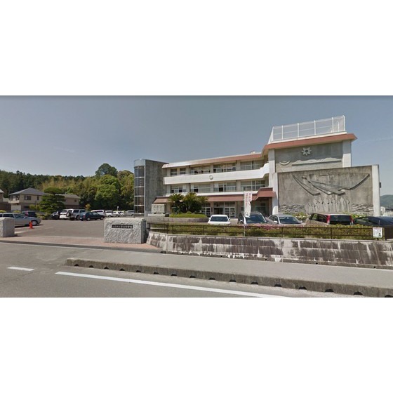 中学校　山口市立平川中学校（中学校）まで979m