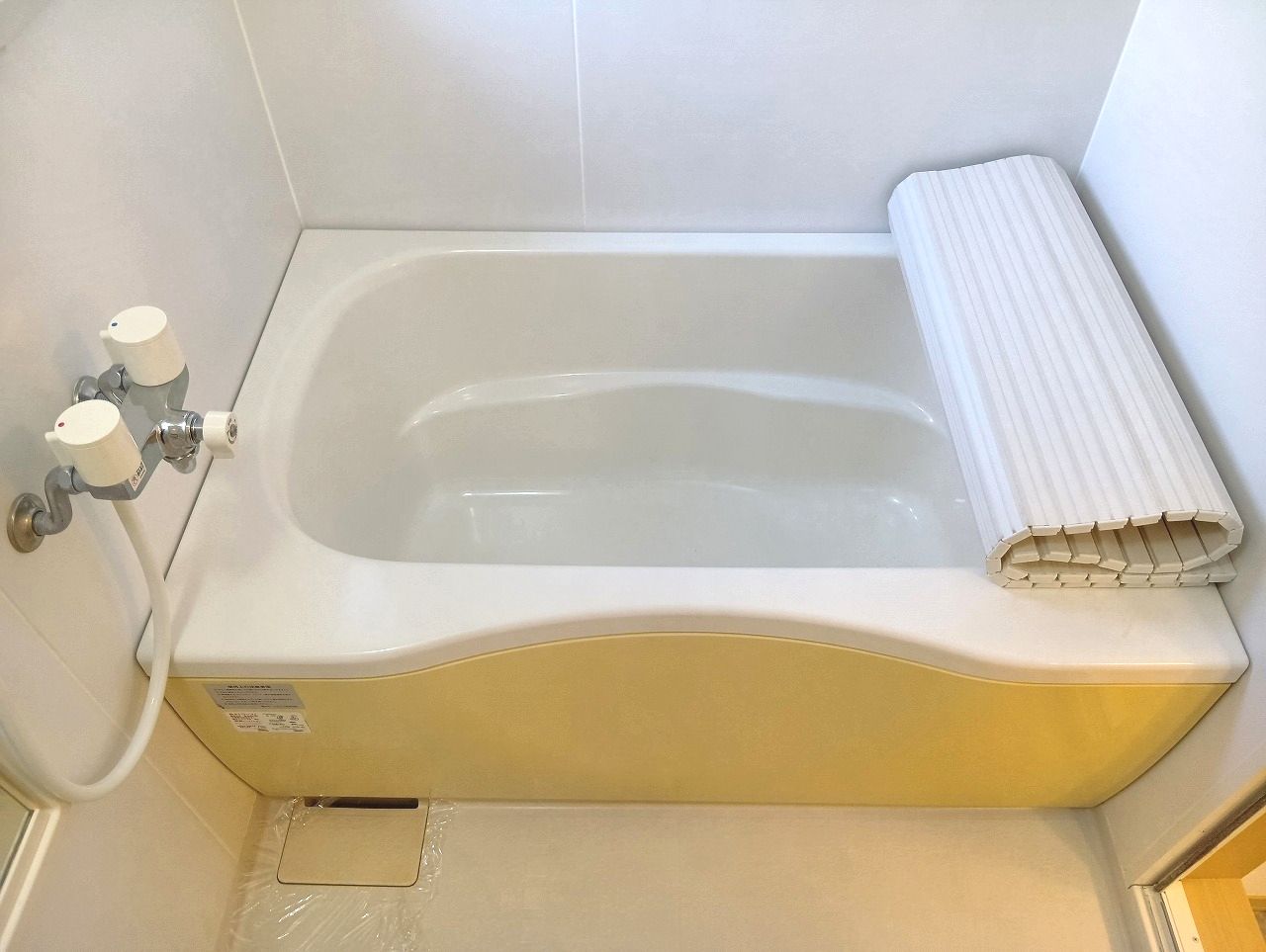 バス・シャワールーム　コンパクトで使いやすいお風呂です
