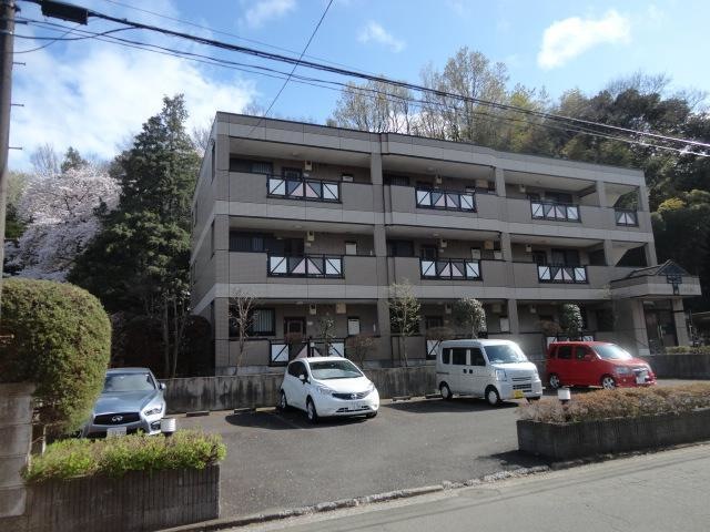 建物外観　外壁タイル貼のマンションです