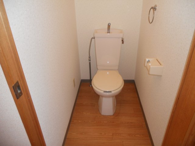 トイレ　別号室参考写真です。現況優先となります。