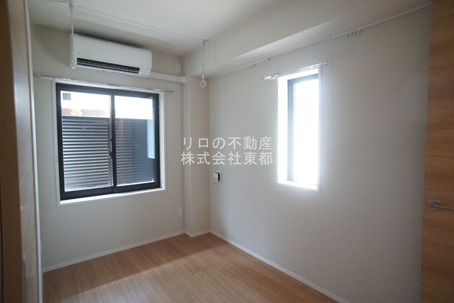 その他部屋・スペース　２面採光なので、明るく風通しのよい過ごしやすいお部屋です♪