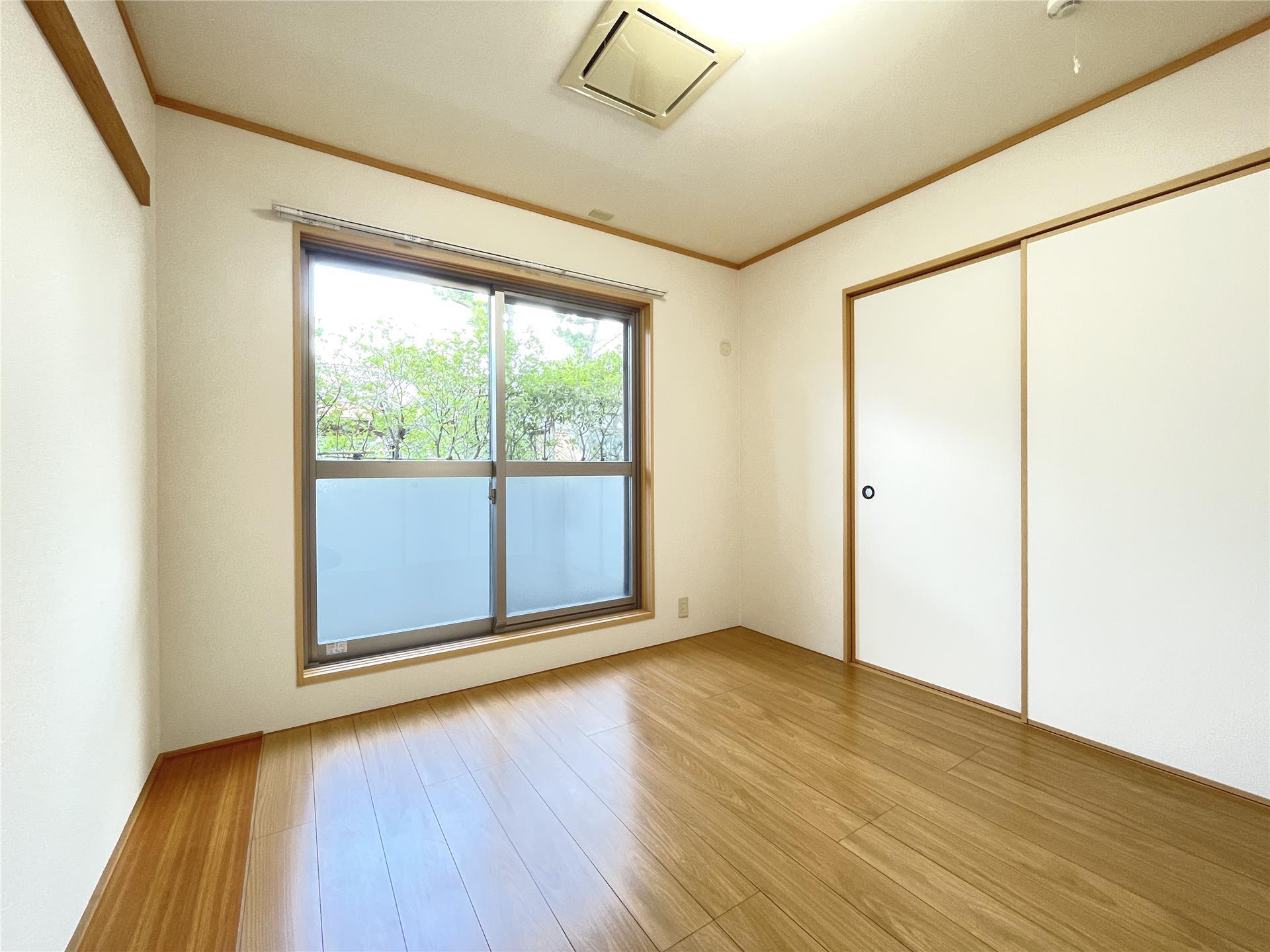 その他部屋・スペース　バルコニー側洋室6.3帖のお部屋です♪