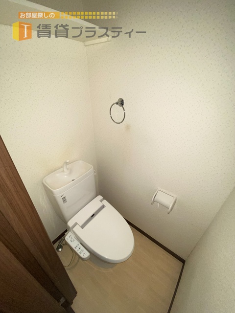 トイレ　温水洗浄便座付き。