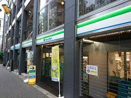 コンビニ　ファミリーマート 恵比寿駅東口店（コンビニ）まで70m