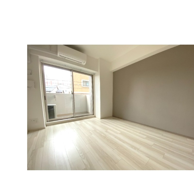 居室・リビング　白を基調にした明るいお部屋です。