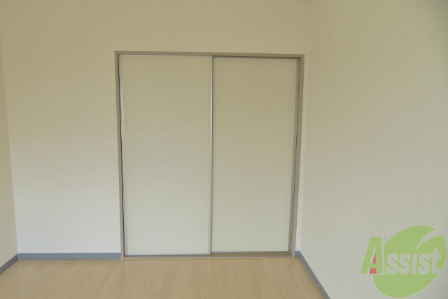 収納　収納はこちらの押入をお使い下さい。