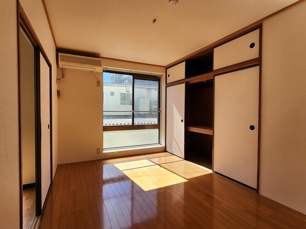 収納　収納たっぷり　南向き前面が抜けて陽当り良好