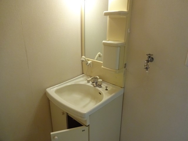洗面設備　画像は101号室です（参考）