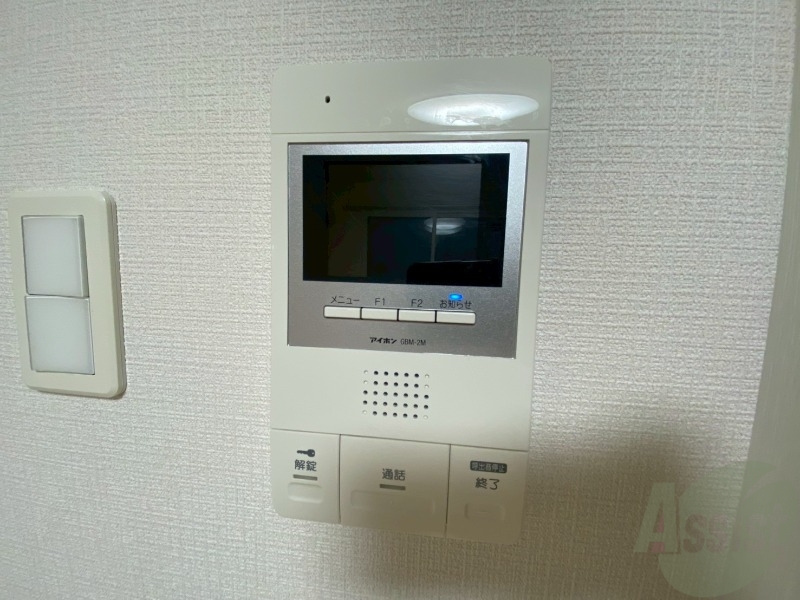セキュリティ　ＴＶモニター付インターホンです。来客者の顔が見えるので安心！