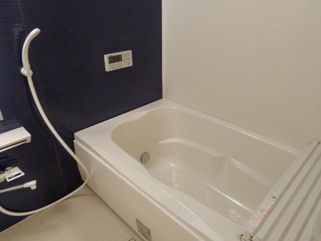 バス・シャワールーム　コンパクトで使いやすいお風呂です
