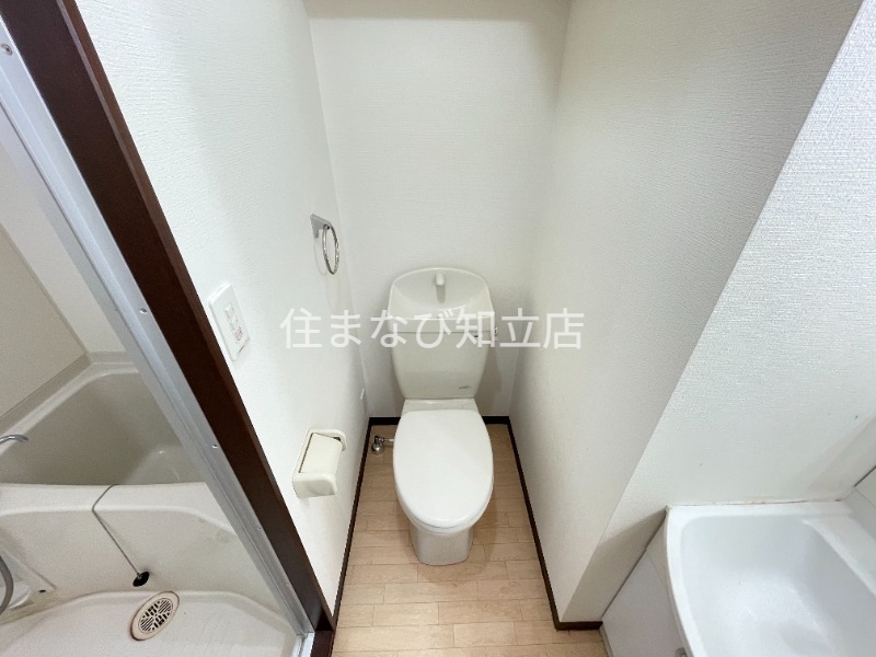 トイレ　反転・別部屋写真