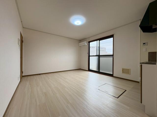 居室・リビング　※同物件の別部屋