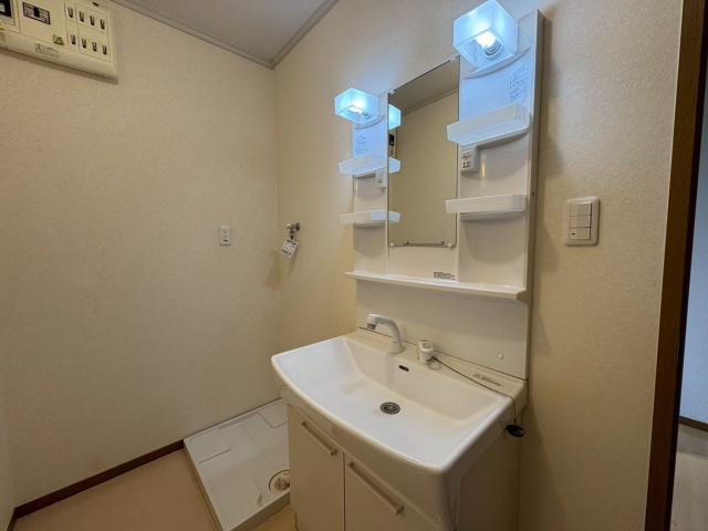 洗面設備　※同物件の別部屋