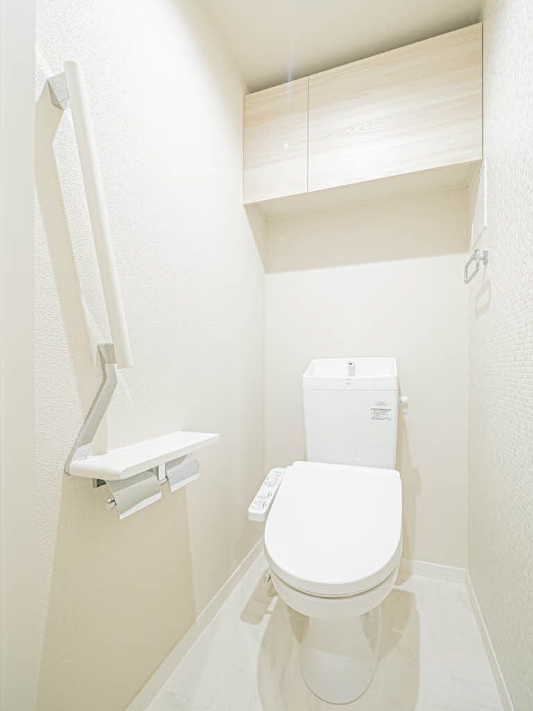 トイレ　あったか温水便座付です。