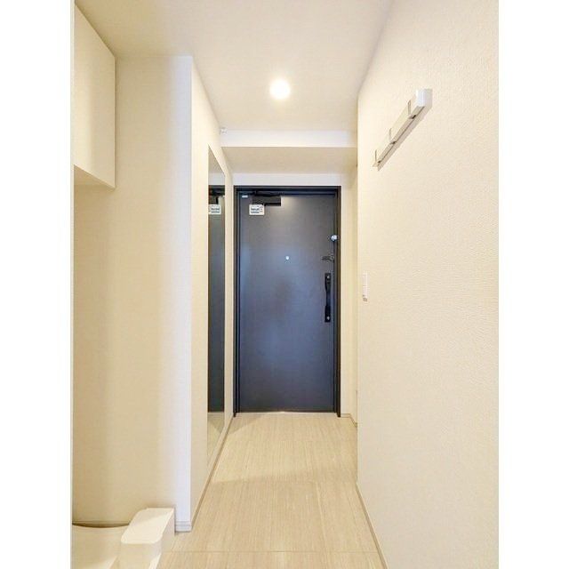 玄関　※左右反転タイプのお部屋です
