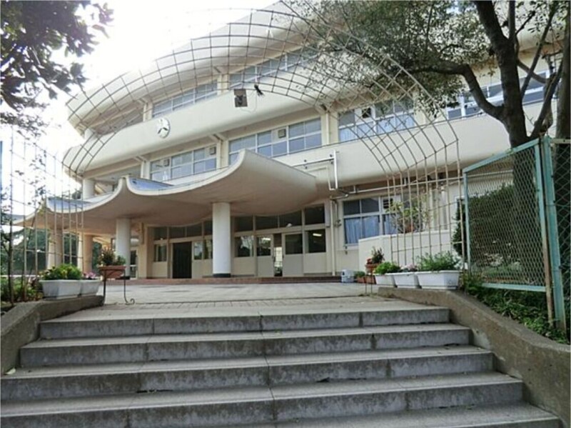 中学校　横浜市立上の宮中学校（中学校）まで174m