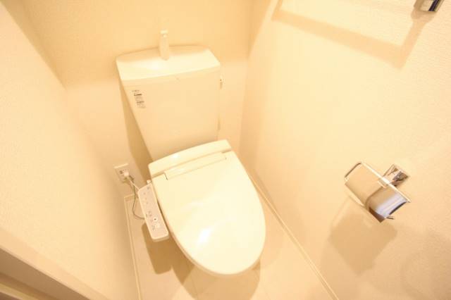 トイレ　ウォシュレット付きのお手洗いです。