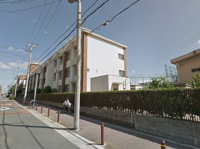 中学校　大阪市立高倉中学校（中学校）まで715m