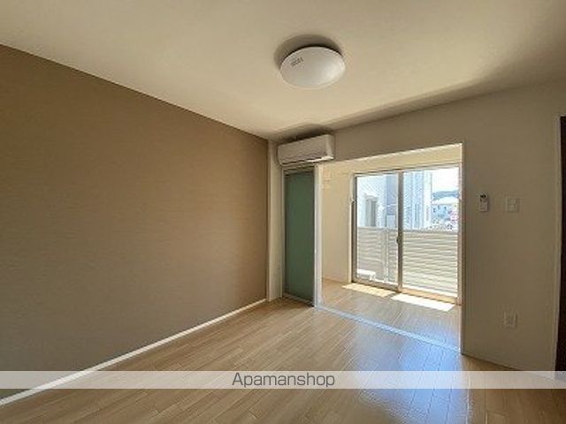 N’ s ARKの居間写真