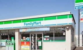 コンビニ　ファミリーマートおおたかの森店（コンビニ）まで370m