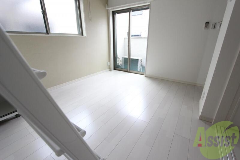 居室・リビング　白を基調としたお部屋