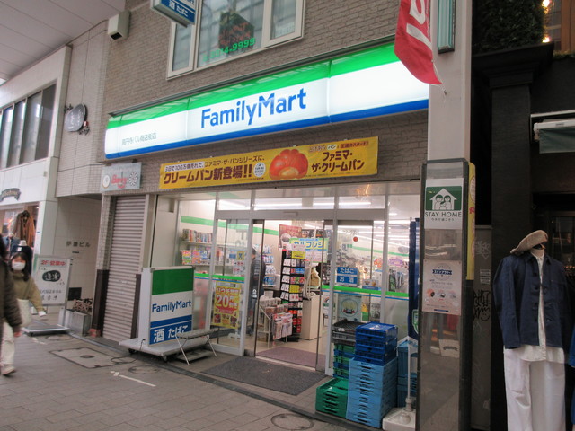 コンビニ　ファミリーマート高円寺パル商店街店（コンビニ）まで397m