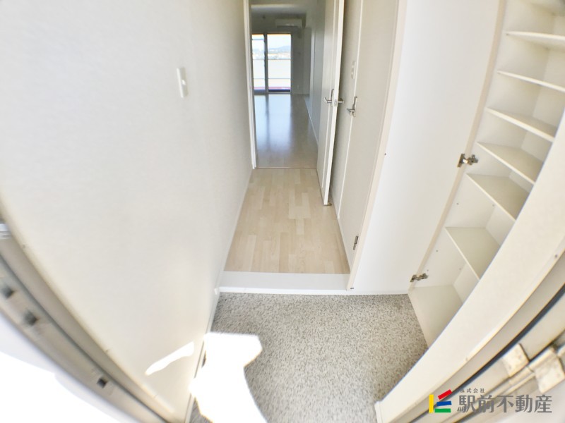 玄関　同タイプ別部屋の写真です