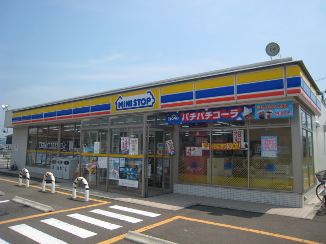 コンビニ　ミニストップ仙台岩切店（コンビニ）まで581m