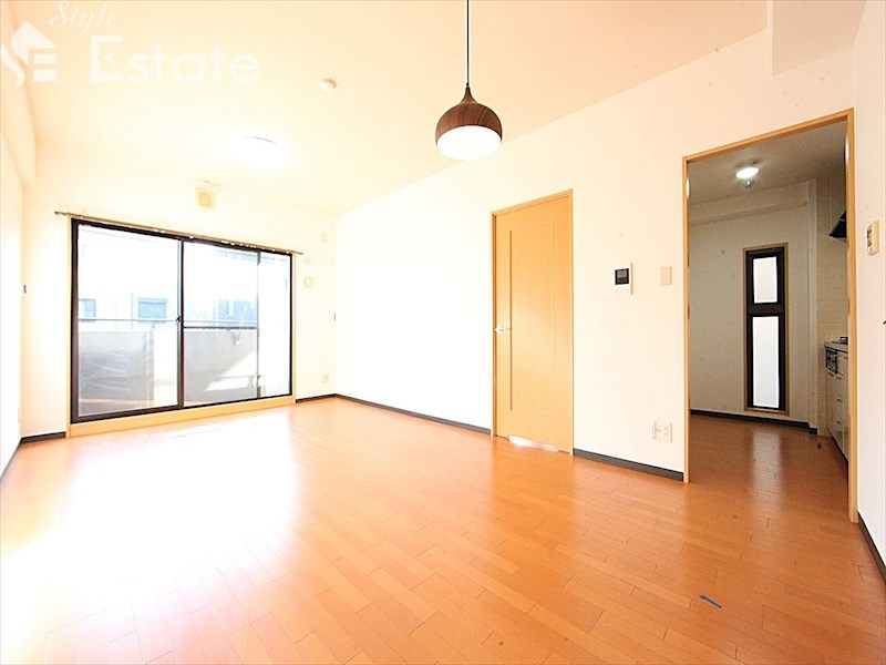 地下鉄鶴舞線 庄内通駅 徒歩11分 5階建 築23年の居間写真