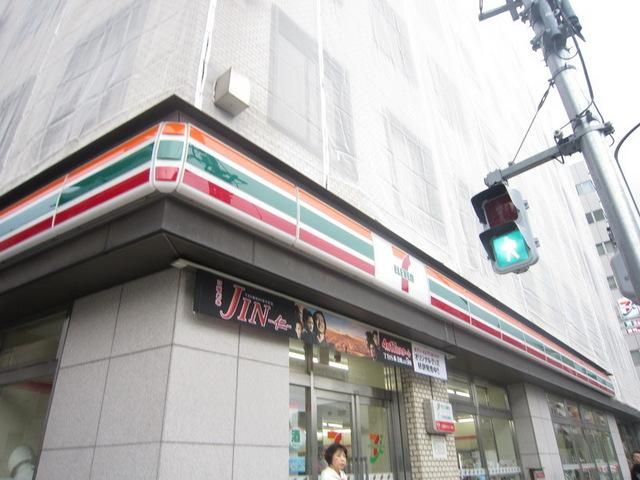 コンビニ　セブンイレブン（コンビニ）まで241m