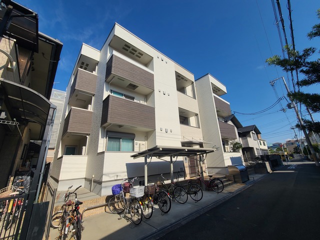 建物外観　ツートンカラーの外観です