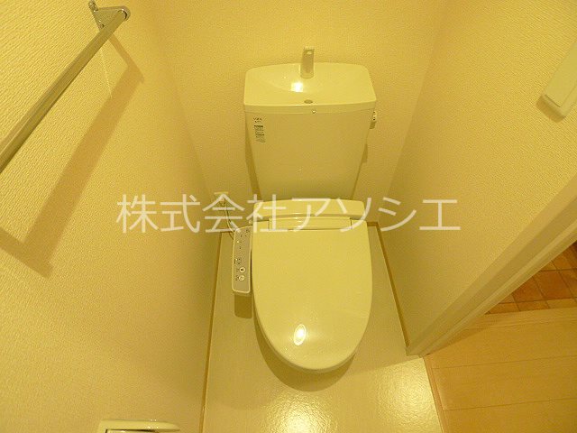 トイレ　ウォシュレット機能付き