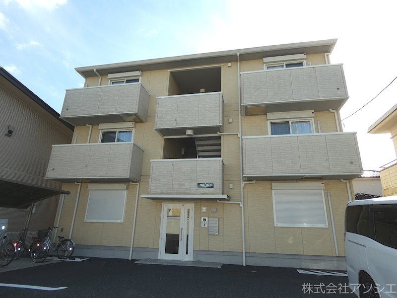 建物外観　レイクルイーズのご紹介はアソシエ住まいの窓口へ。