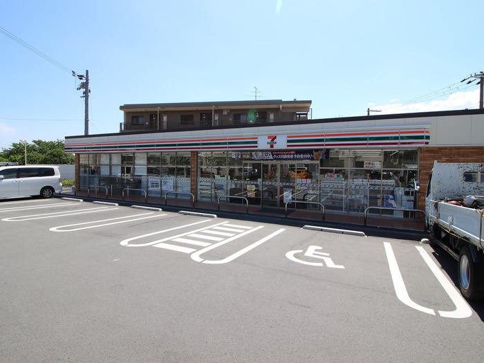 コンビニ　セブンイレブン（コンビニ）まで650m