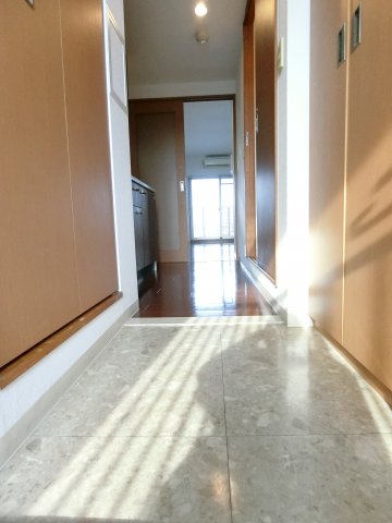 ドゥーエ江坂2の玄関写真