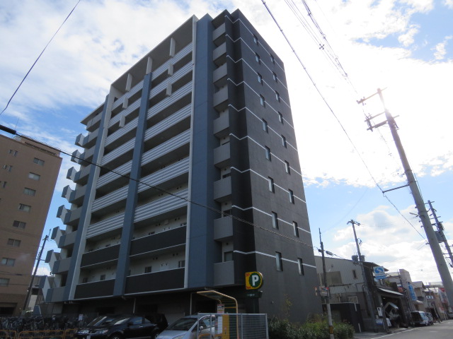 建物外観　豪華なオートロック付きマンション。