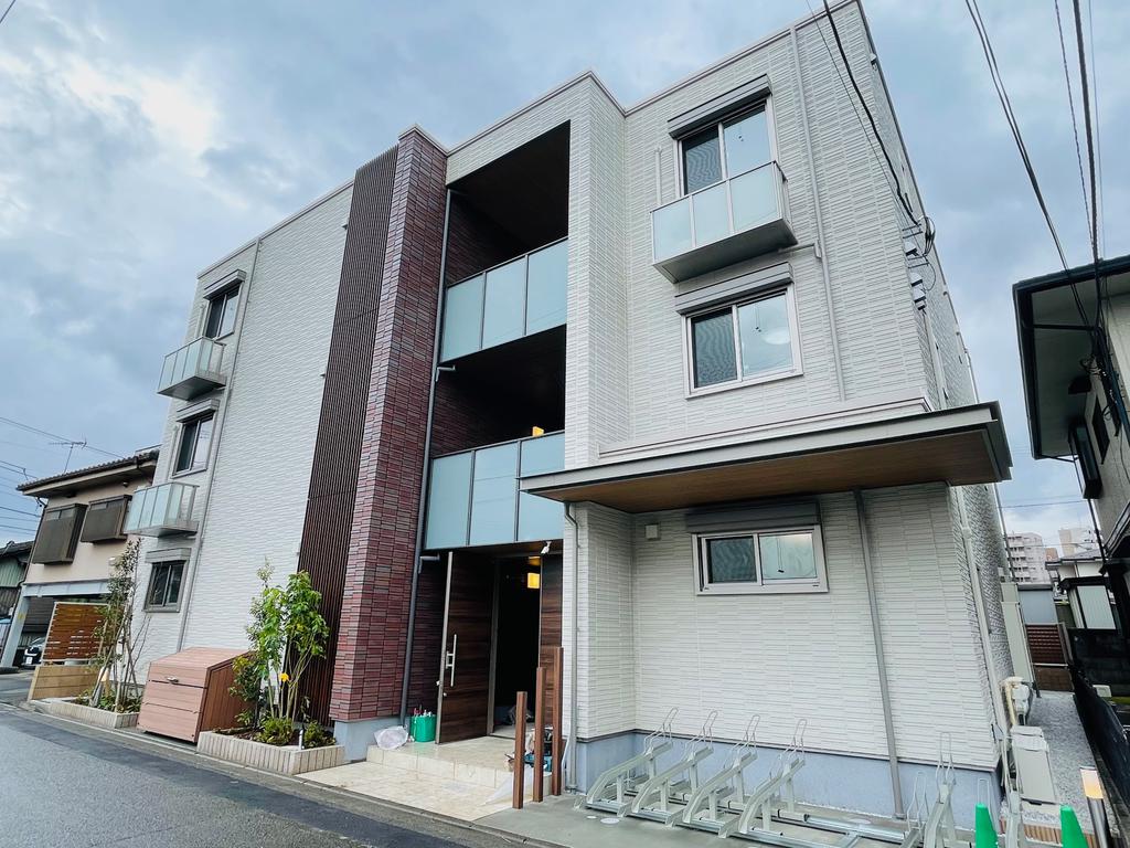 建物外観　築浅積水ハウス施工シャーメゾンの物件です！全１２戸１LDK