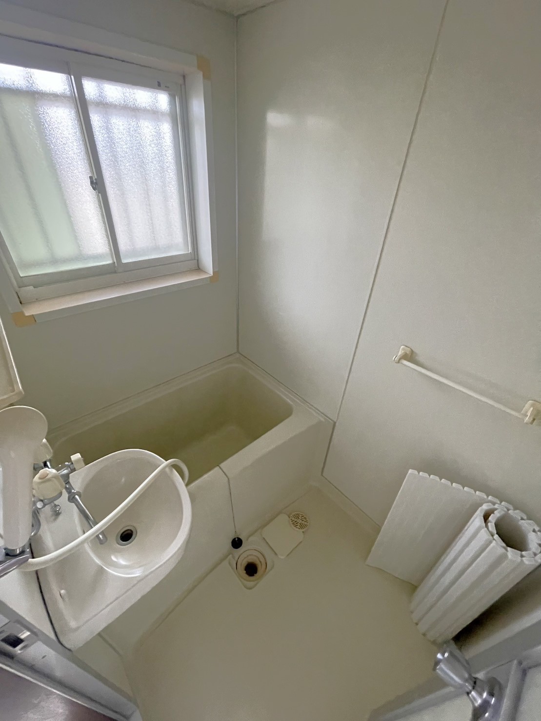 バス・シャワールーム　窓付で明るく自然換気が可能