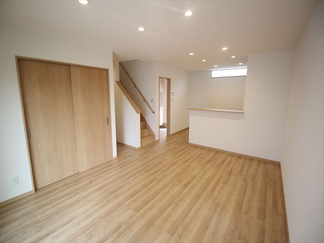 居室・リビング　写真は別の棟になります。