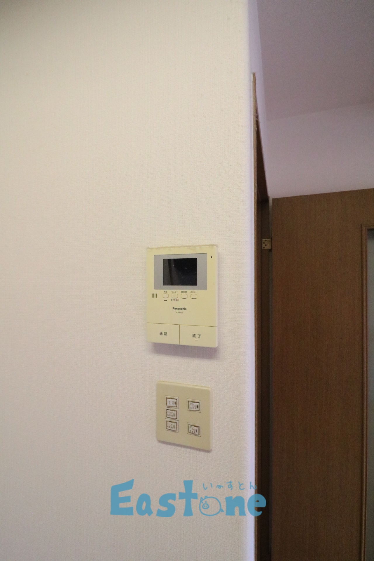 セキュリティ　不審者をブロックするモニターホン※清掃前の写真です