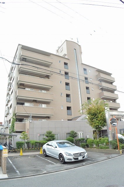 京都市下京区西七条御前田町のマンションの建物外観