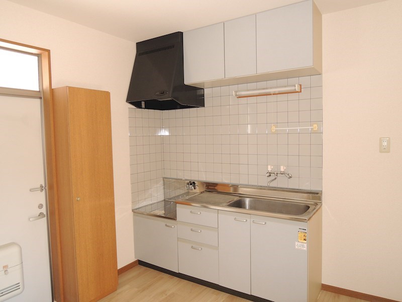 キッチン　吊戸棚付きで使い勝手の良いキッチン