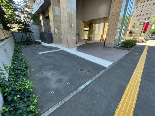 【ブランズタワー札幌の駐車場】