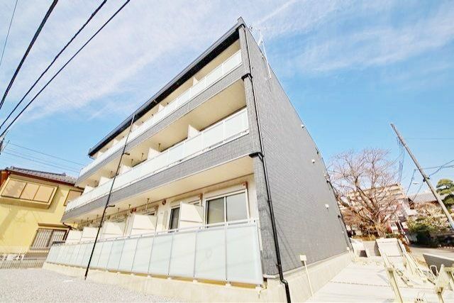 鎌ケ谷市道野辺本町のマンションの建物外観