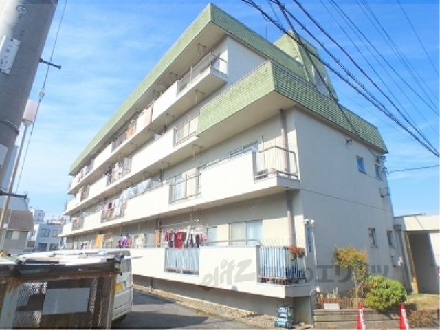 大津市一里山のマンションの建物外観