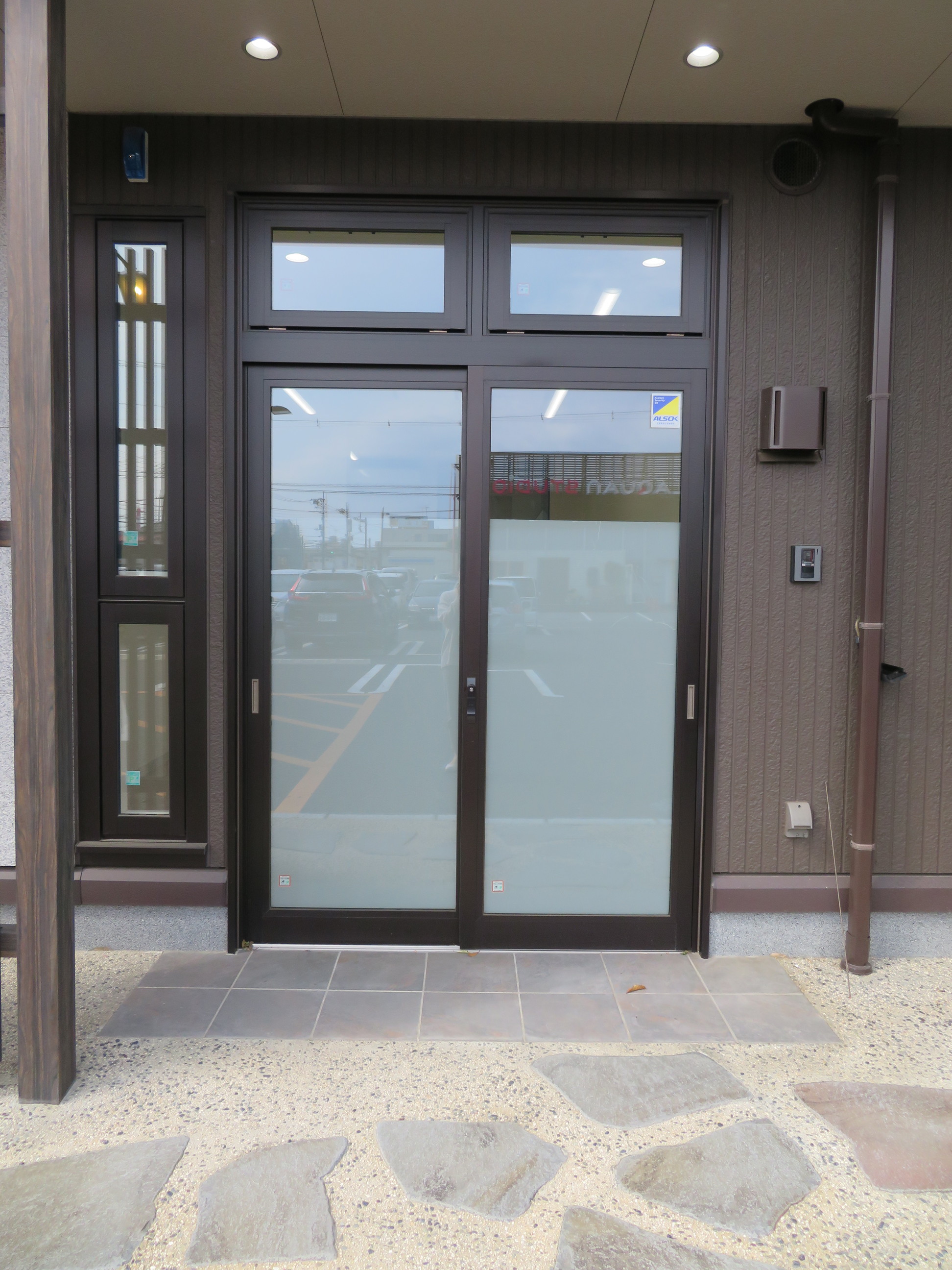 バルコニー　看板取り付け不可です。
