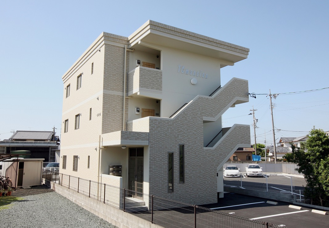 建物外観　閑静な住宅地。夜も静かで、質の高い睡眠をサポートします。