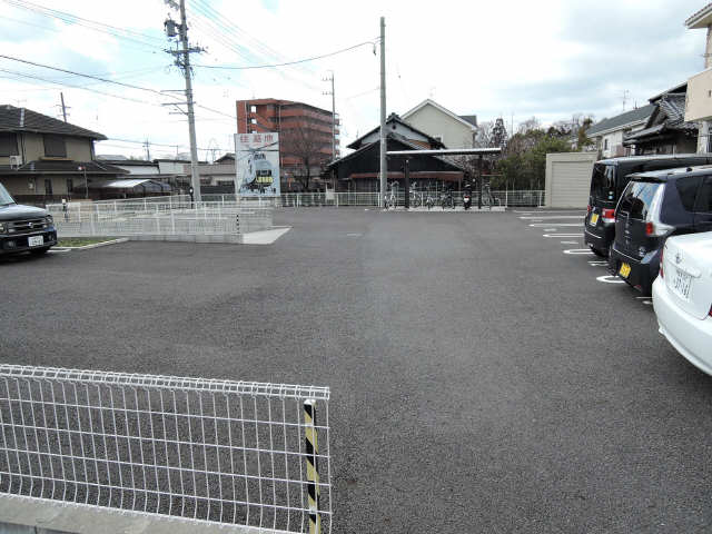 【サンフェスタ川島の駐車場】